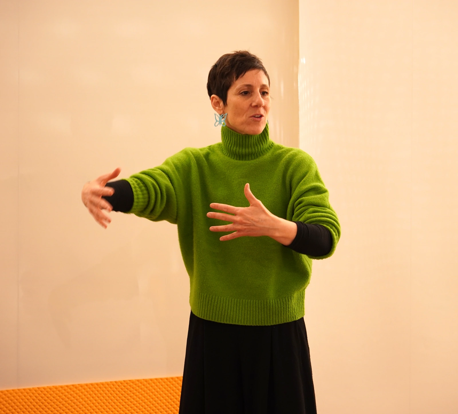 Inma Piqueras Ramos teaching a movement session